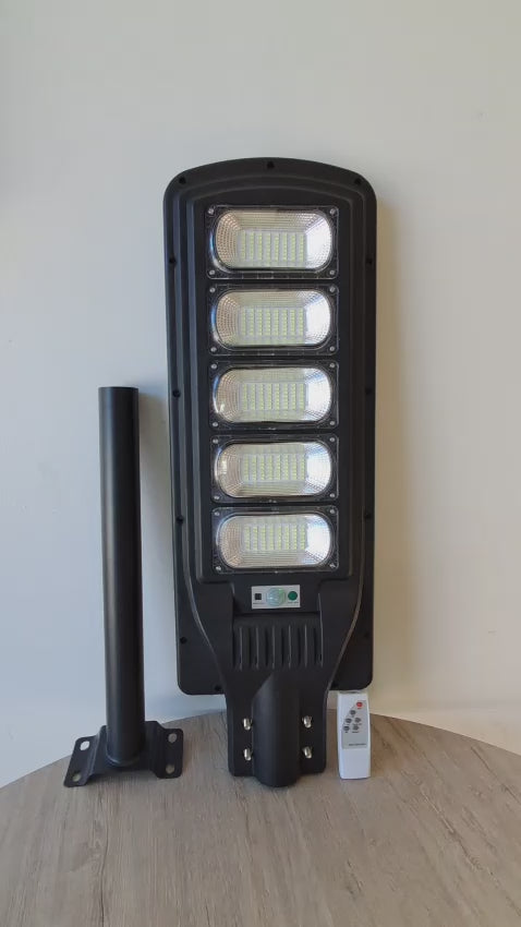 Foco solar, foco led solar, foco led solar con soporte, luz solar, foco con panel solar